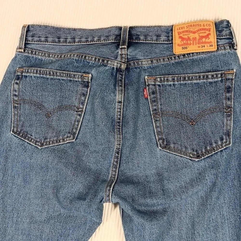 Levis‎ 505 Jeans Mens 34x30 Blue Denim Classic Straight Leg Medium Wash Pants